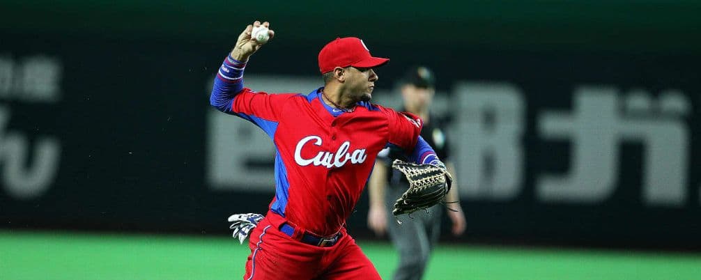 Cuba critica a peloteros desertores por entregarse a "mercaderes" del béisbol