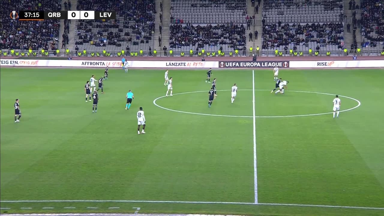 ¡TIRO ATAJADO! disparo por Juninho.