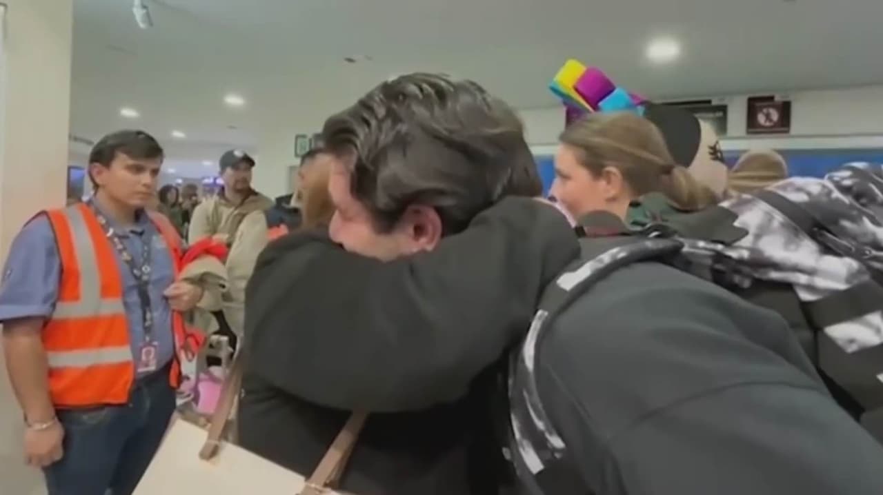 Guerra Irán: 52 viajeros regresan a Querétaro, México, tras quedar atrapados en Dubái