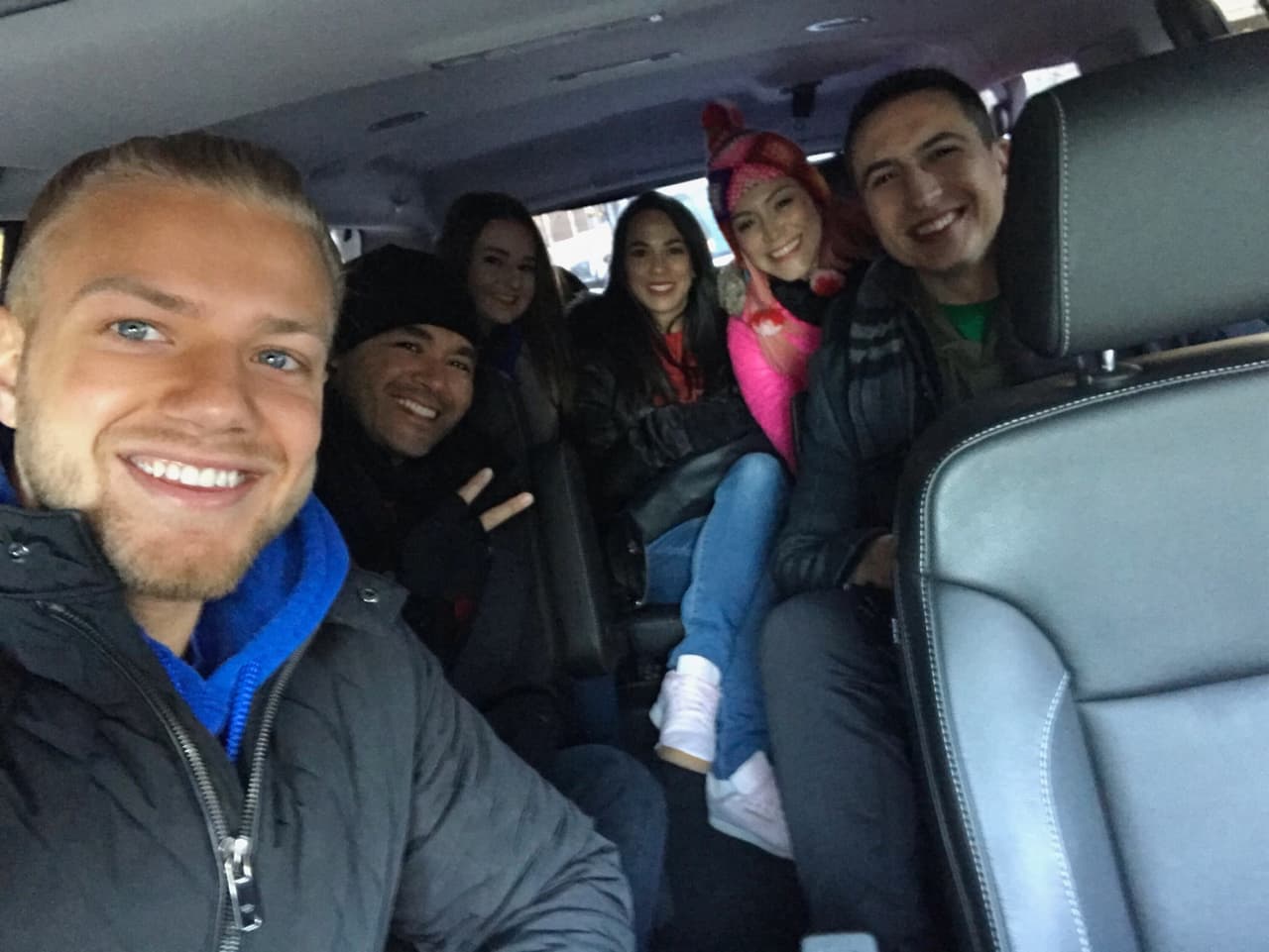 Los participantes en la Carrera de la Copa Oro se alistan para el estreno este lunes a las 11 PM por Univision.