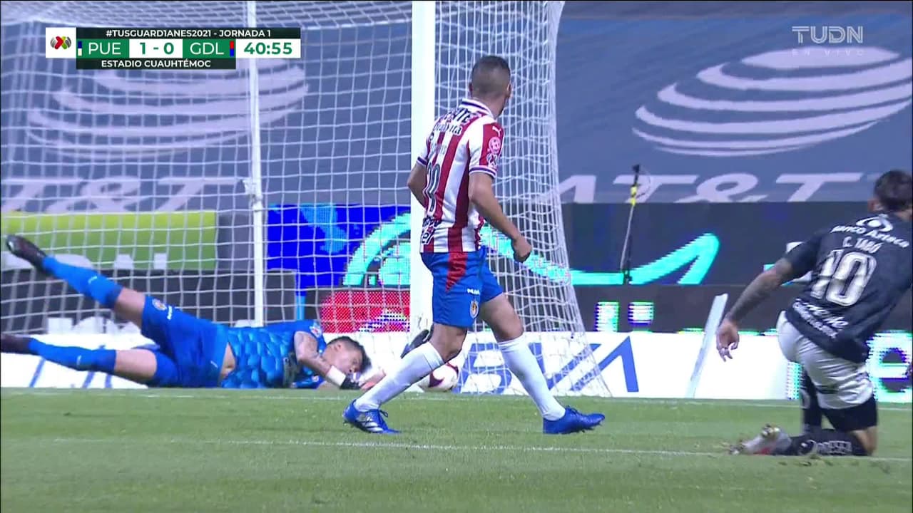 ¡TIRO ATAJADO! disparo por Christian Tabó.