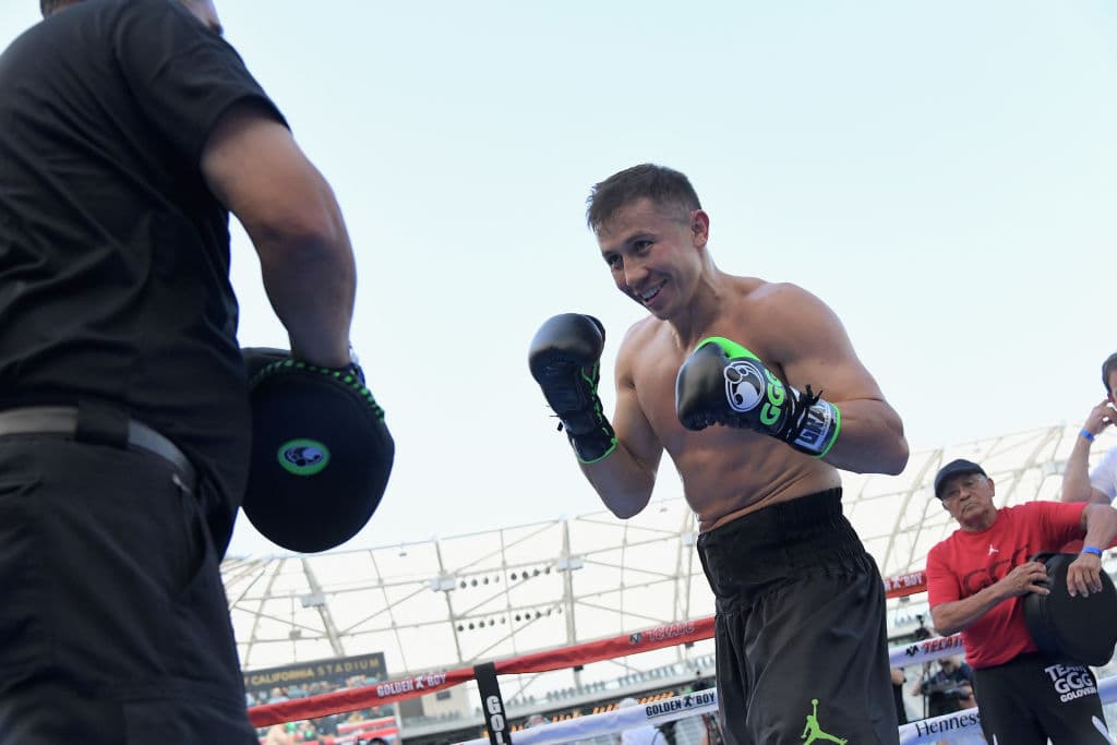 El peleador nacido en Kazajistán cumplió 36 años el pasado mes de abril. El mexicano Álvarez cumplió 28 años el pasado 18 de julio. Se habla que el factor edad le es adverso a 'GGG'.