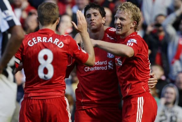 El español Fernando Torres se reencontró con la portería rival y puso el 1-0 de un juego trabado.