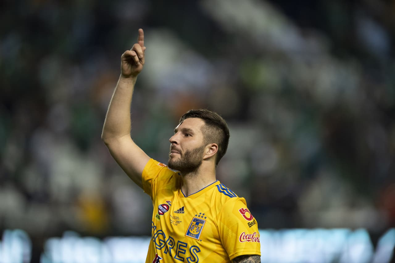 Gignac muestra con un tatuaje su amor por México