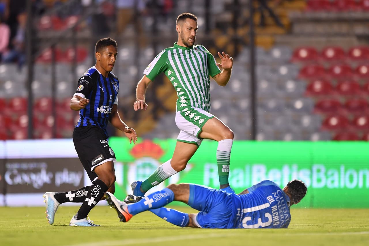 Diego Lainez y Andrés Guardado estuvieron presentes en la gira del Betis ante Querétaro
