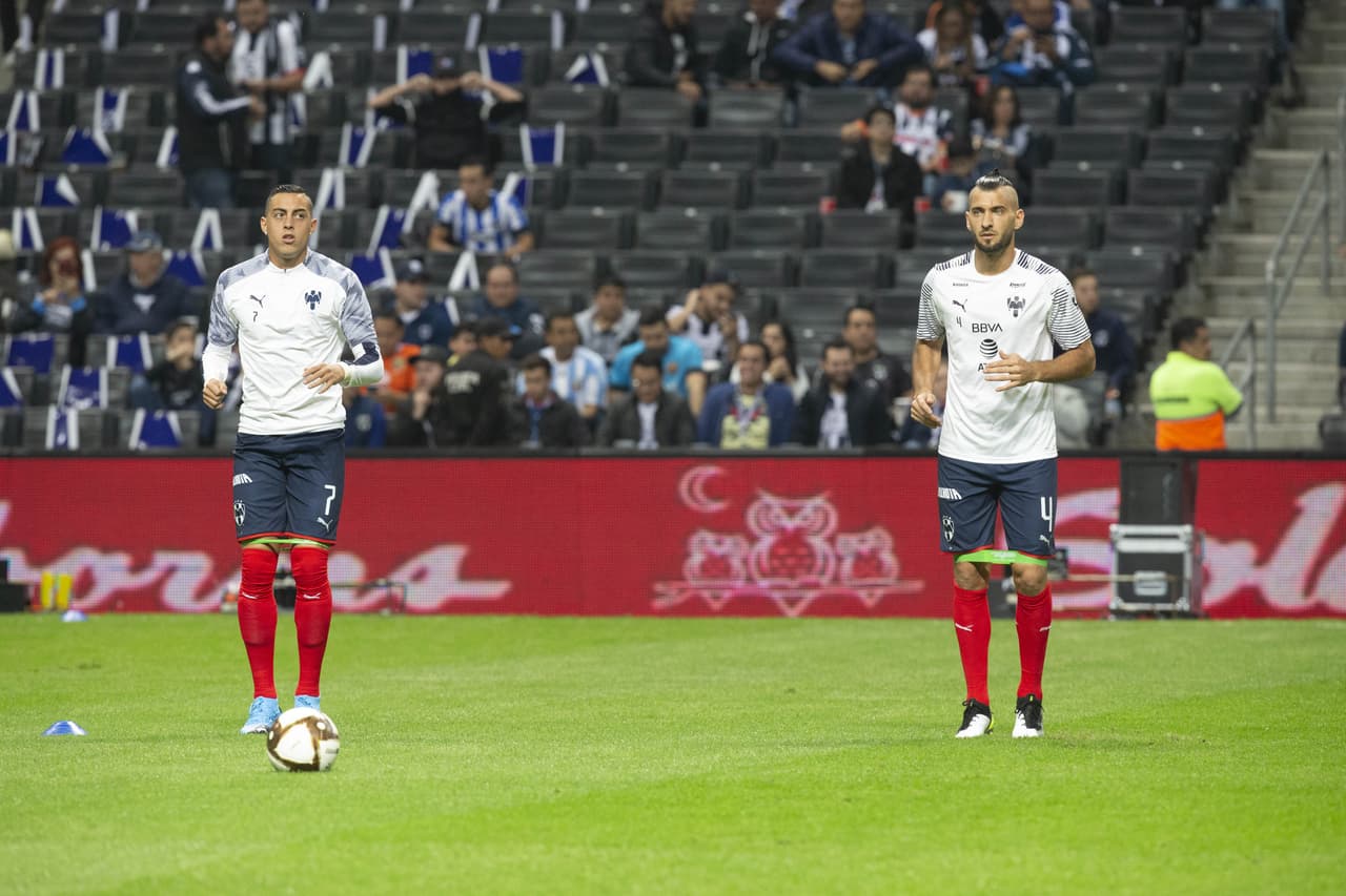 Desde el calentamiento el atacante de Rayados se mostraba concentrado.