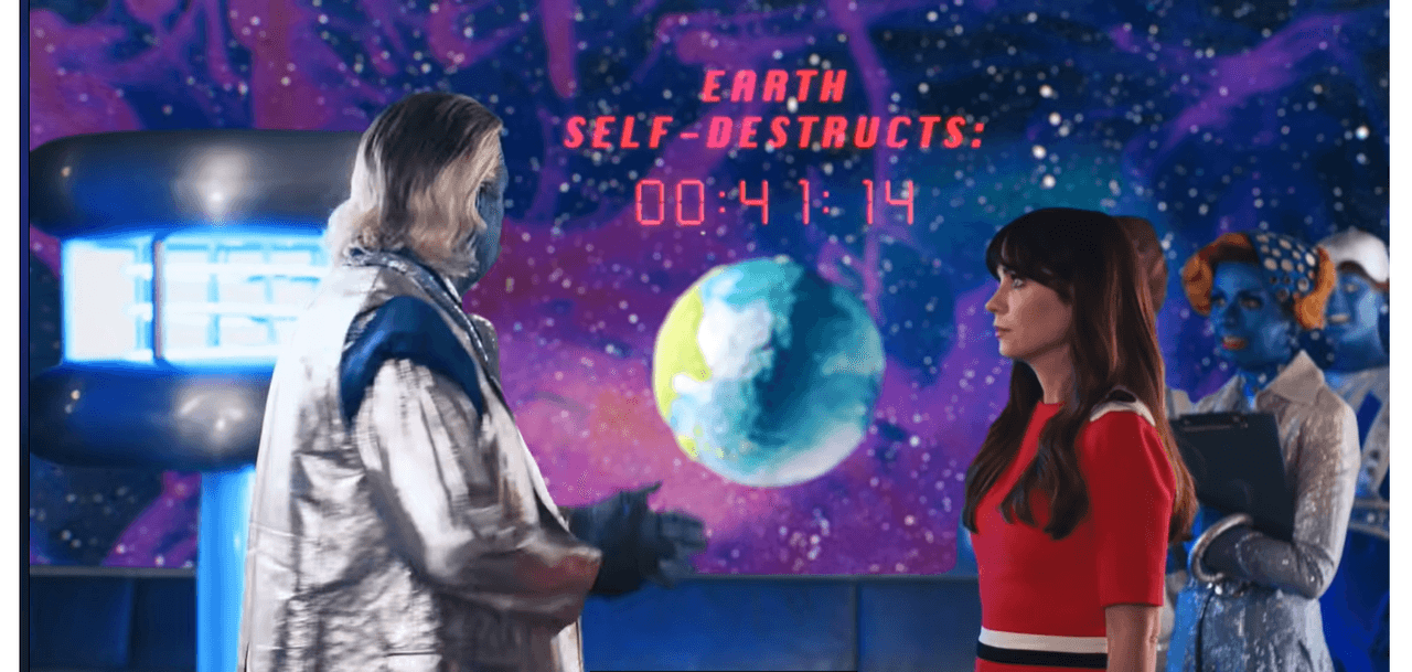 En el video, Zooey Deschanel es abducida por unos aliens confundiéndola con Katy Perry.