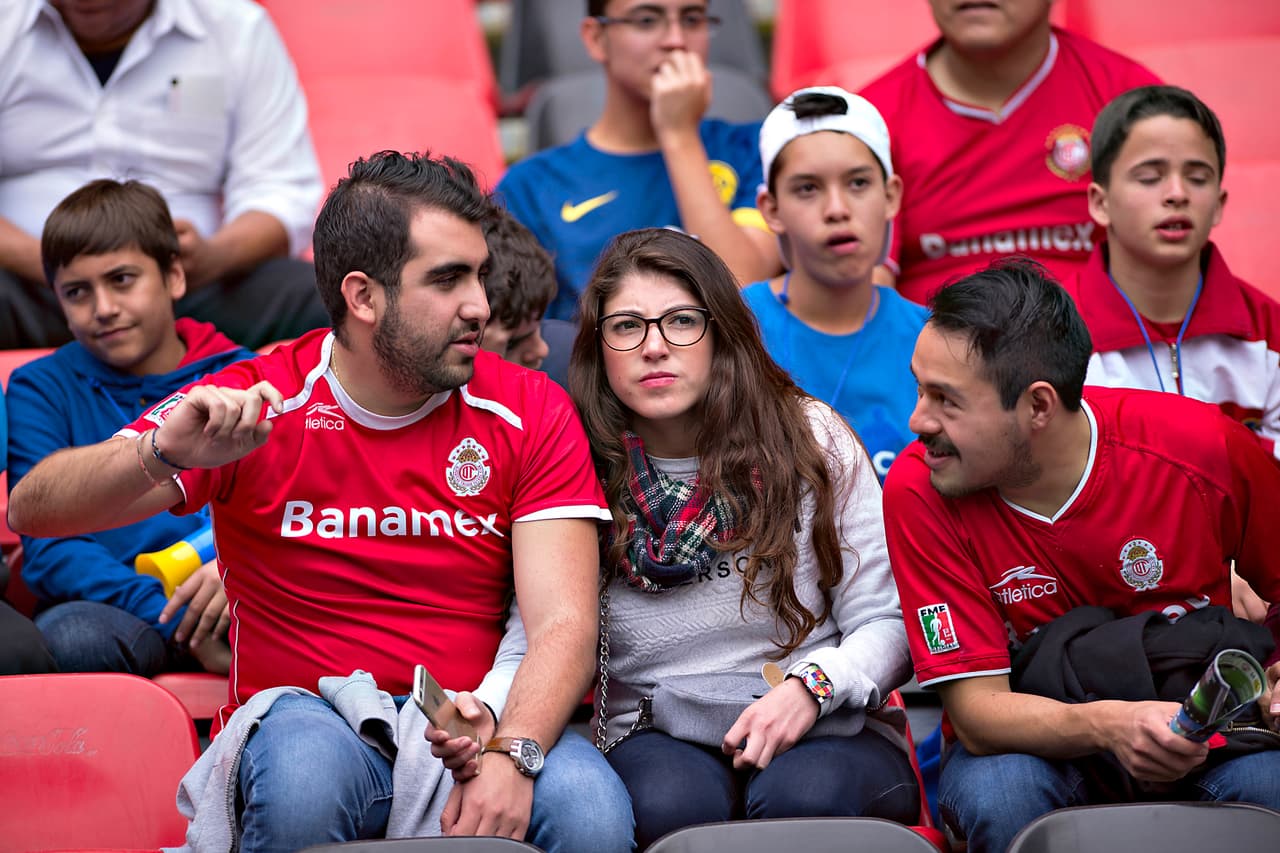 El colorido de la afición en la Jornada 15