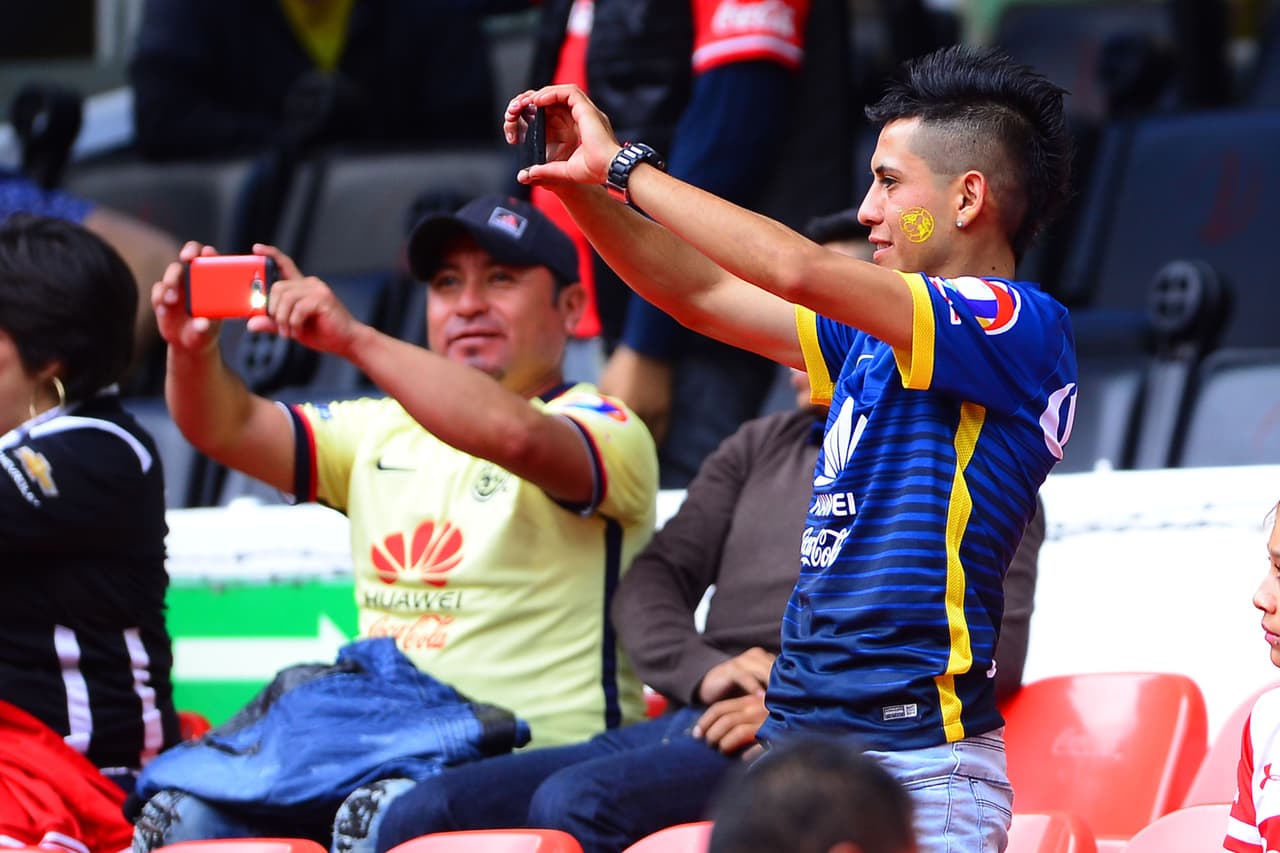 El colorido de la afición en la Jornada 15