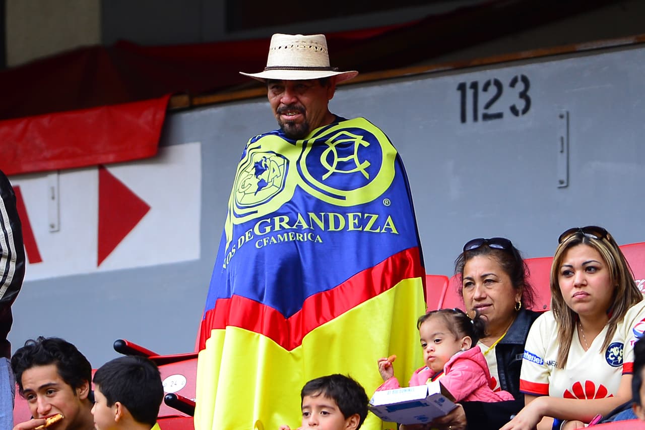 El colorido de la afición en la Jornada 15