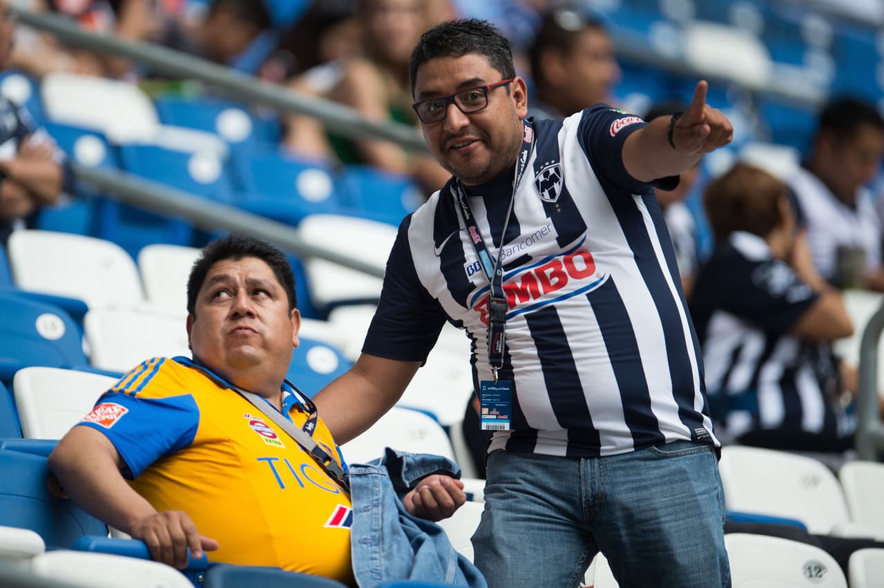 El colorido de la afición en la Jornada 15