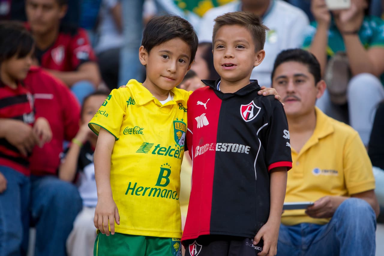 El colorido de la afición en la Jornada 15