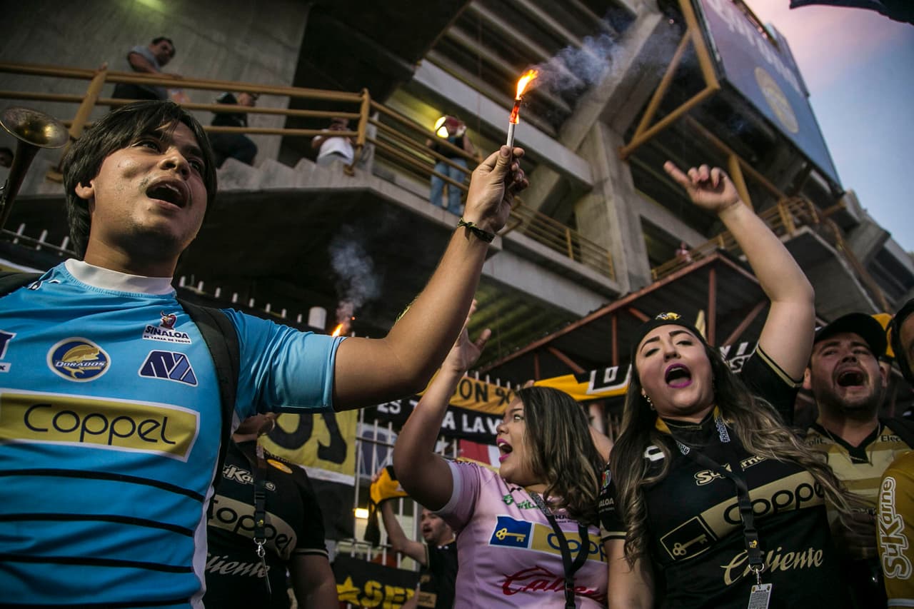 El colorido de la afición en la Jornada 15