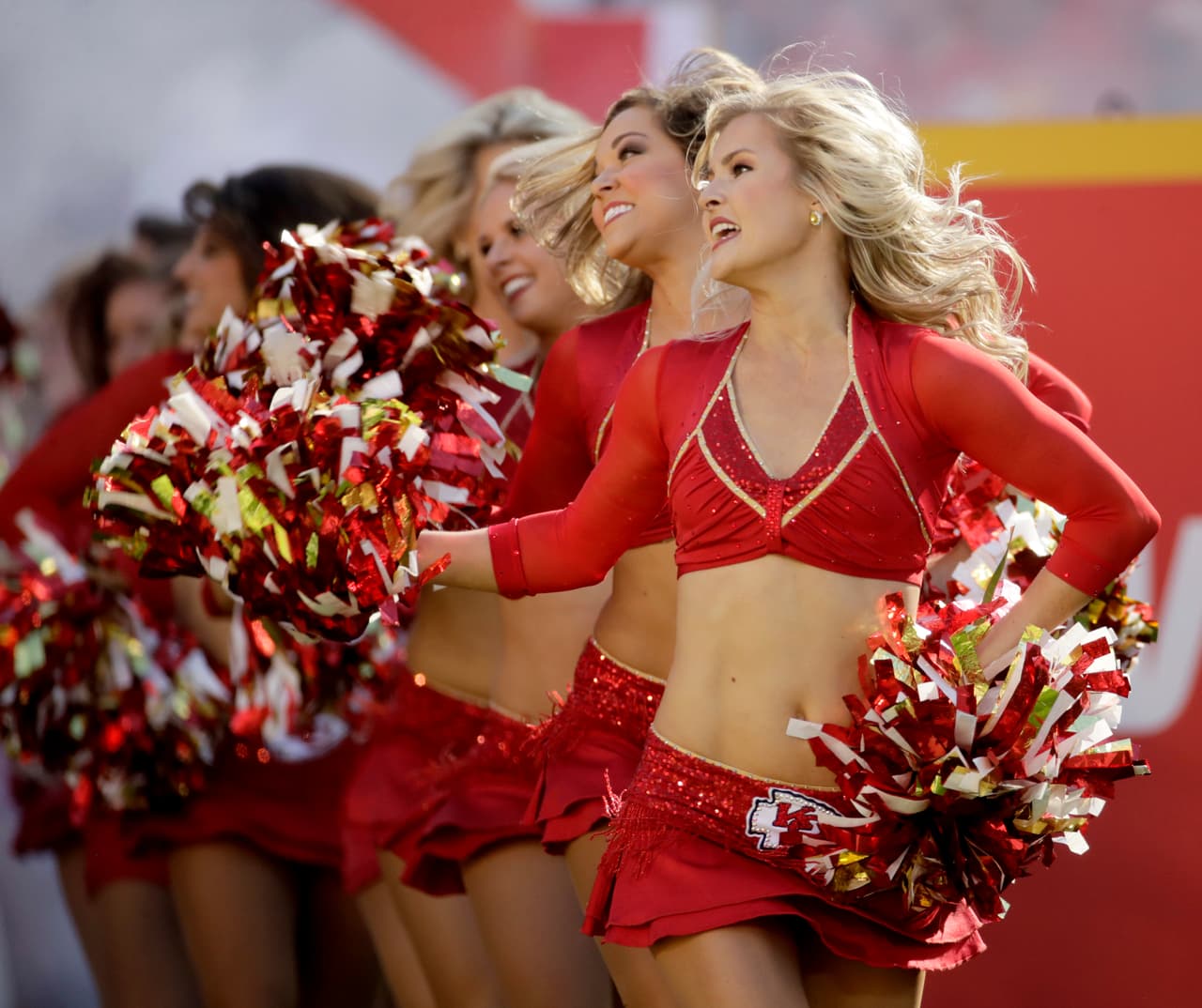 Son hermosas, tienen energía y sus bailes le dan alegría al ambiente en los estadios de la NFL: sin duda, las porristas tienen un papel muy especial para el espectáculo del fútbol americano.