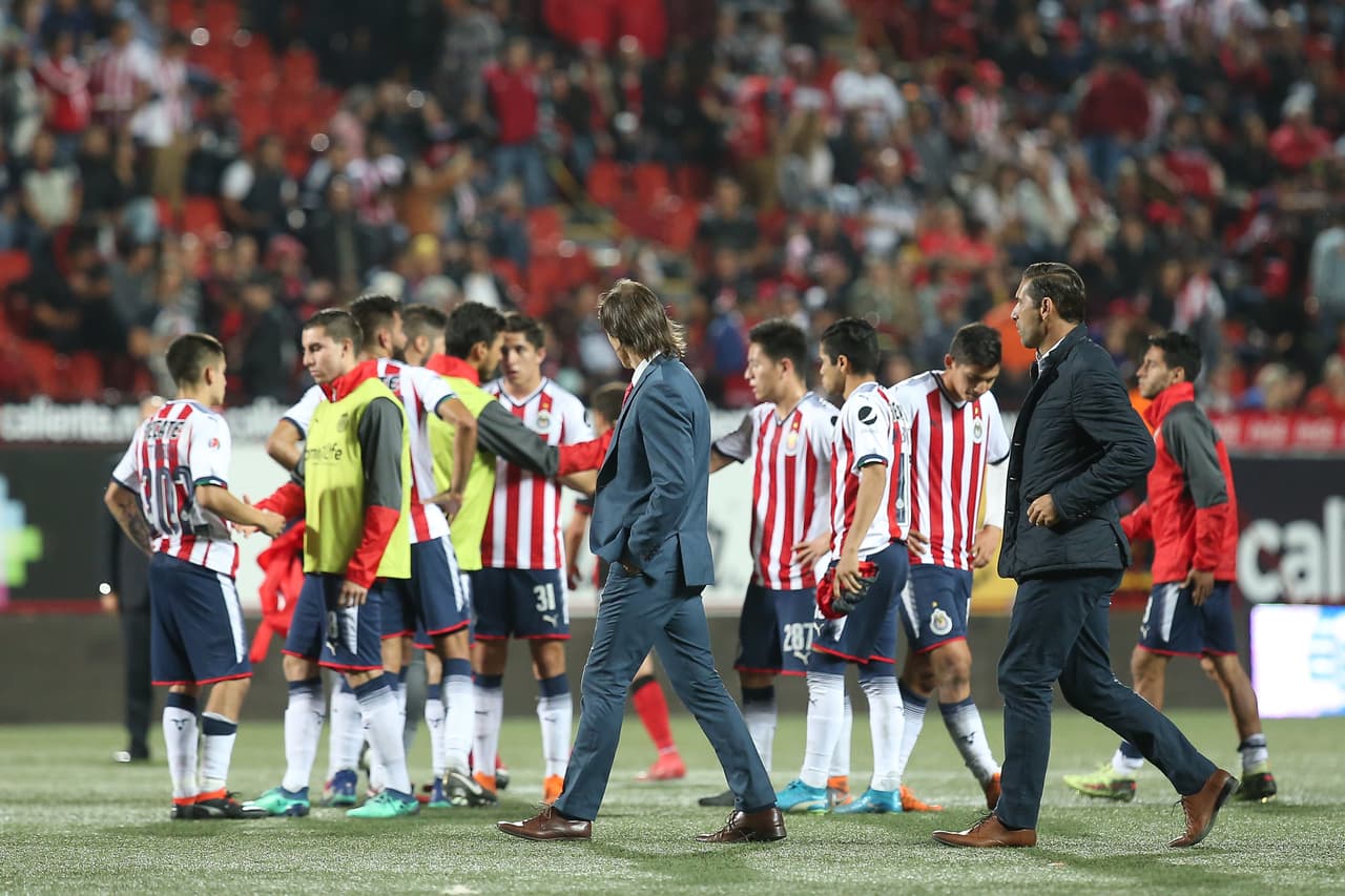 16. Chivas de Guadalajara: 15 puntos producto de tres triunfos, seis empates y seis derrotas con 14 goles a favor y 21 goles en contra.