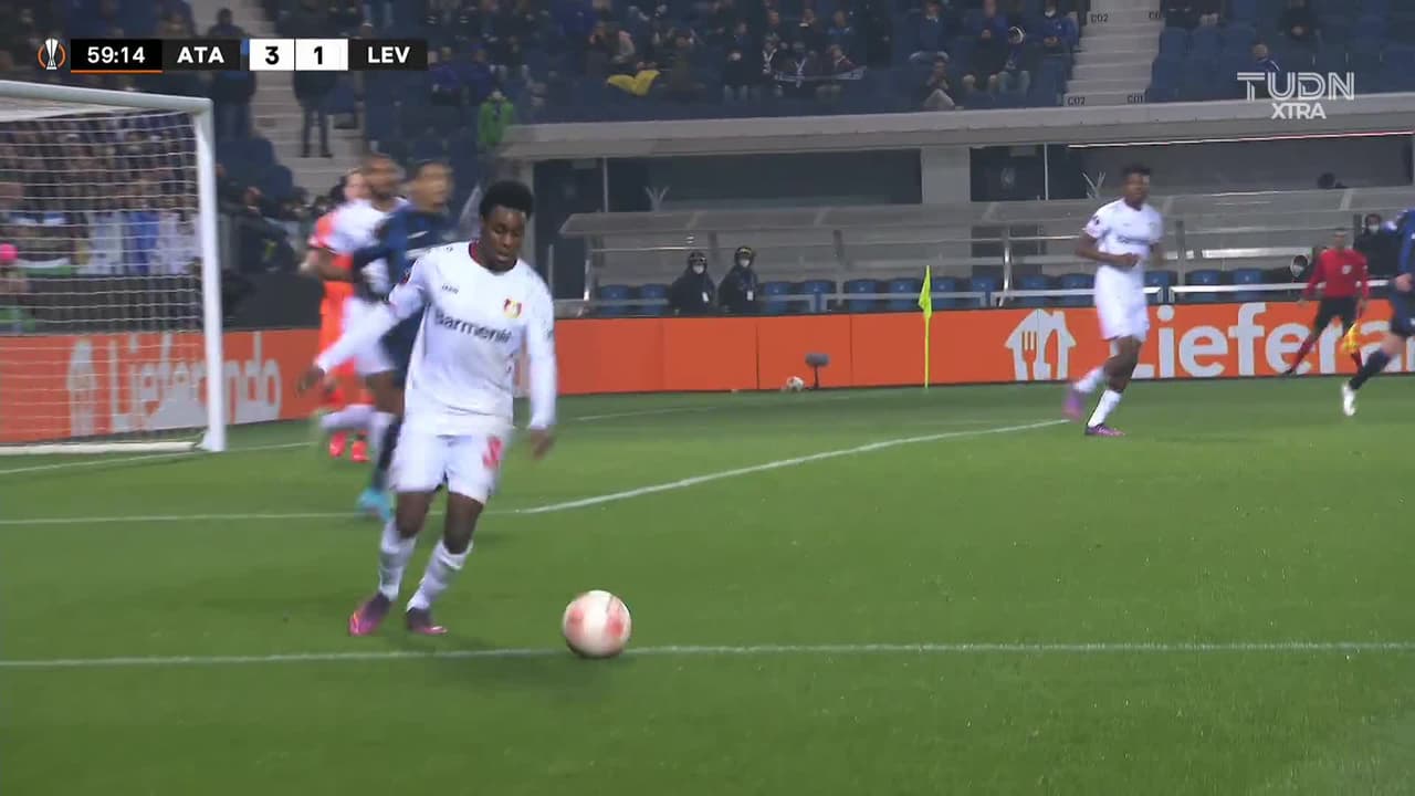 ¡TIRO ATAJADO! disparo por Hans Hateboer.