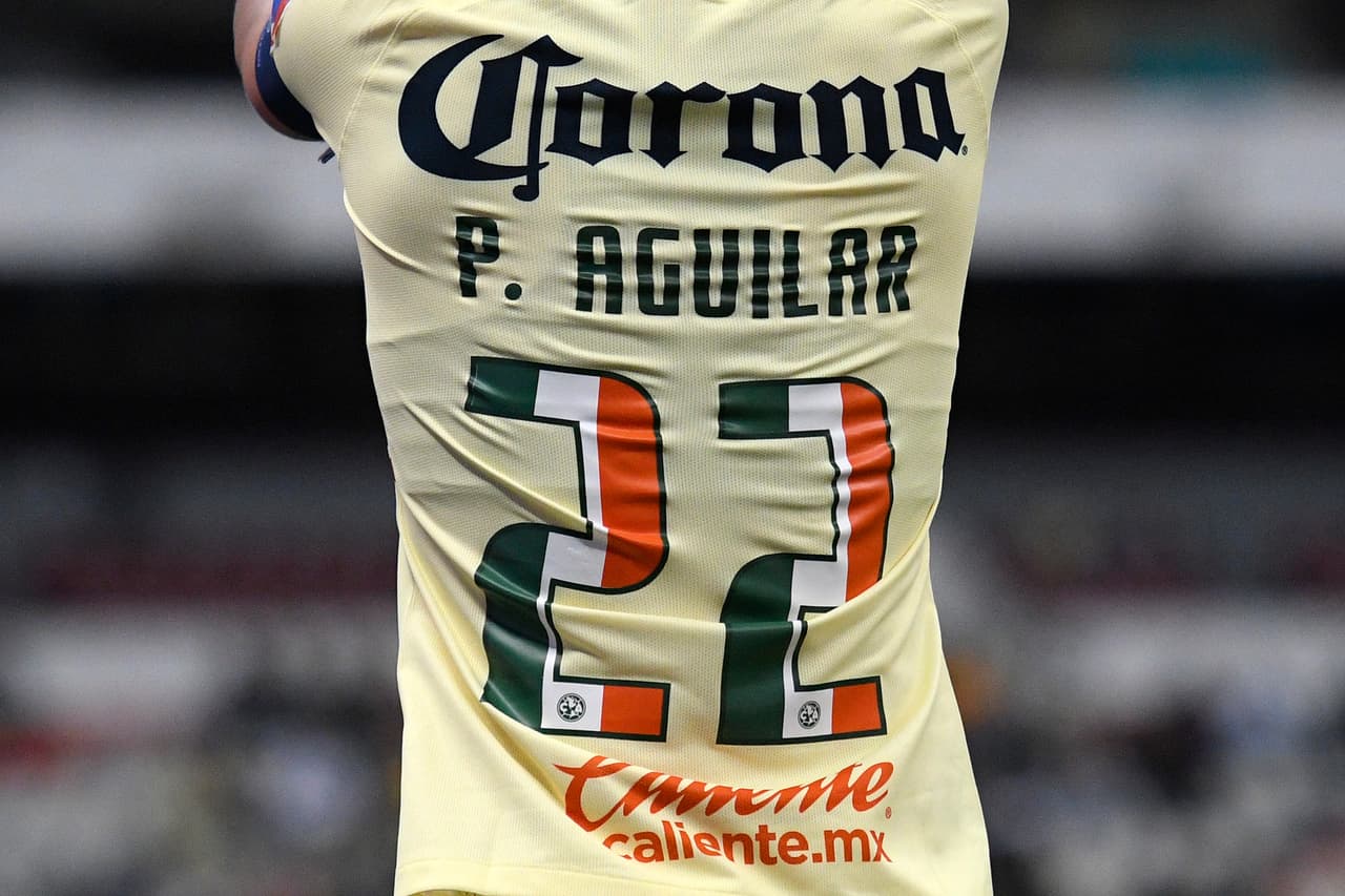 El detalle patrio en la playera del América con motivo del Día de la Bandera en México.