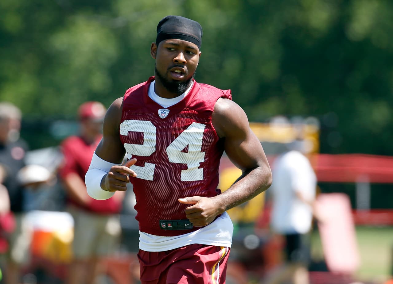 11 / JOSH NORMAN - CB - WASHINGTON REDSKINS - Su salida de Carolina Panthers fue sorpresiva e inesperada, sobre todo porque Norman venía de una temporada espectacular donde interceptó 4 pases, 2 de ellos devueltos para touchdown. La temporada 2015 fue la primera en que jugó todos los partidos y desvió más pases, 19 en total. El año pasado ni siquiera apareció en el Top 100.