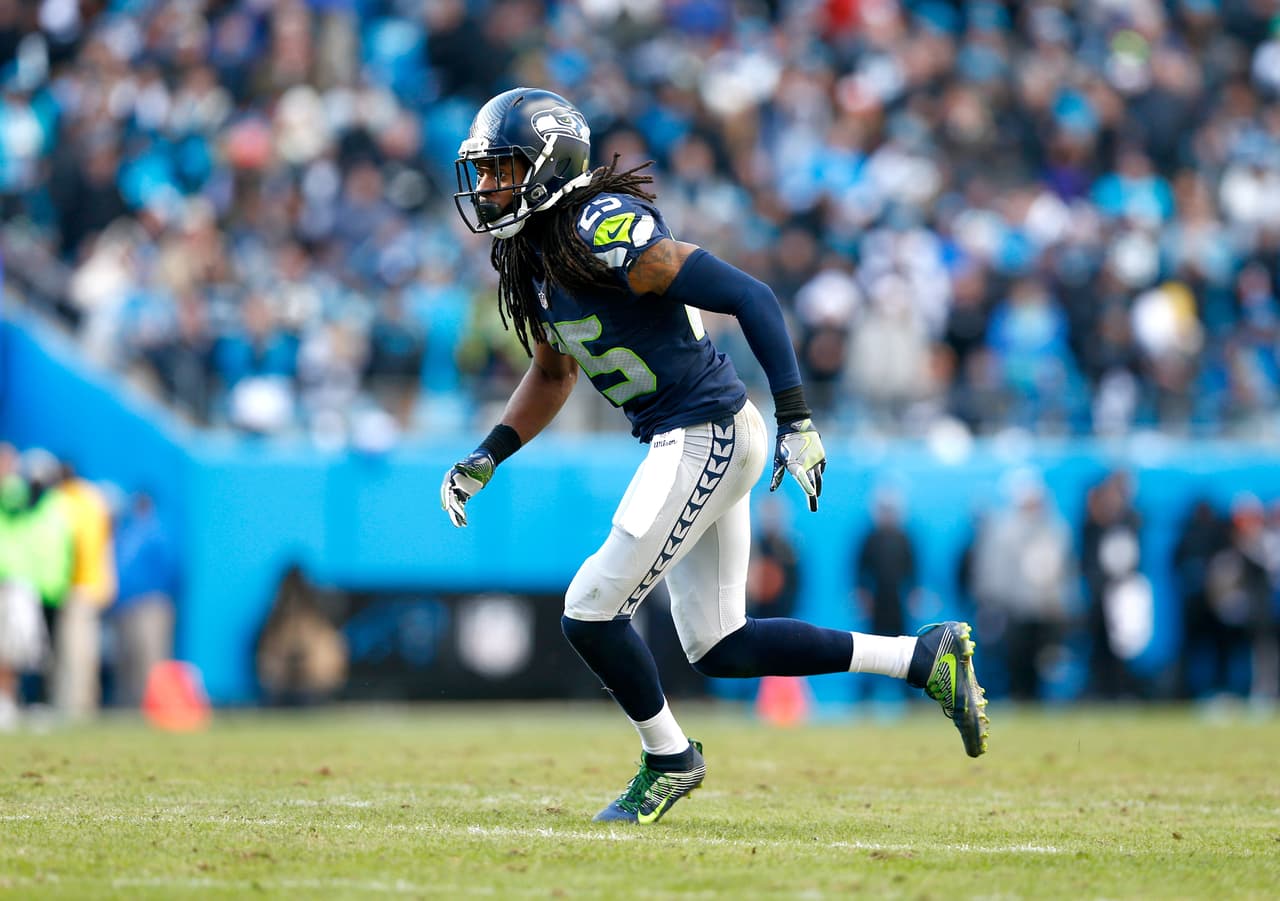 20 / RICHARD SHERMAN - CB - SEATTLE SEAHAWKS - El jugador más mediático de la famosa “Legión del Boom” mantuvo en promedio los números que ha registrado en sus 5 temporadas en la NFL, excepto una estadística clave, las intercepciones. Solo consiguió 2 en 2015, la cifra más baja en su carrera. Eso le costó descender 9 lugares en el Top 100 donde el año pasado figuró en el sitio 11.