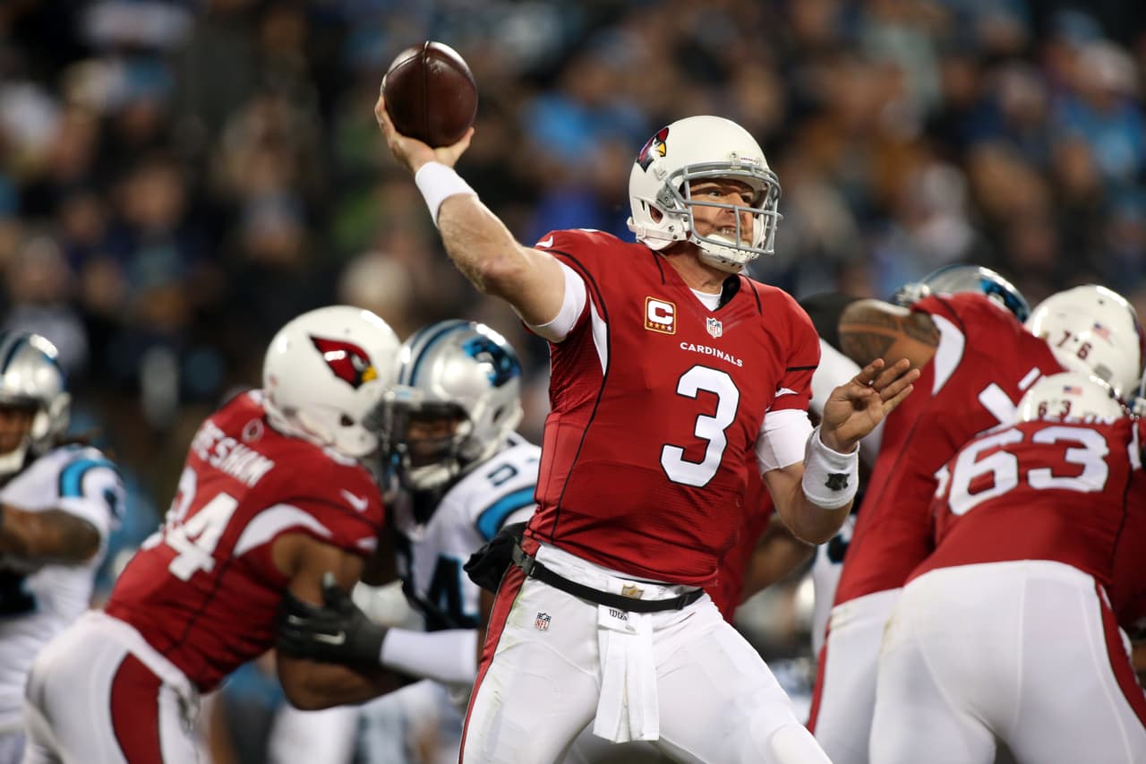 12 / CARSON PALMER - QB - ARIZONA CARDINALS - En 2015 tuvo otro regreso triunfal luego de sufrir una grave lesión la temporada previa. Las 4,671 yardas por pase, los 35 touchdowns y el rating de 104.6 son cifras máximas en su carrera, nada mal para un veterano de 36 años de edad que acaba de jugar su temporada 13 en la NFL. El año pasado no apareció en el Top 100.