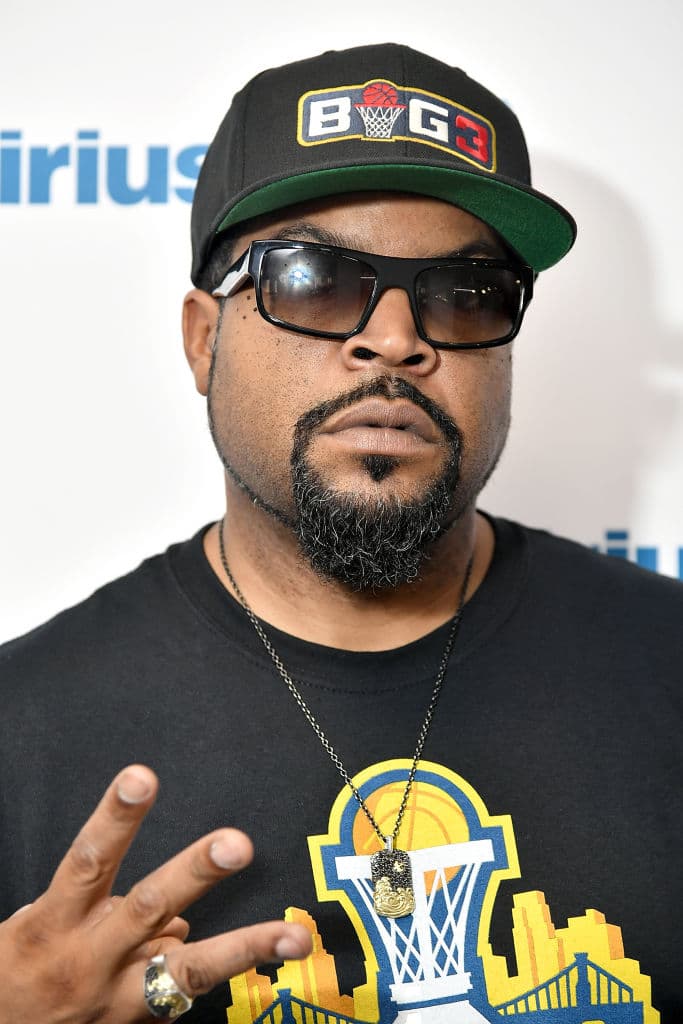 Ice Cube, el rapero, fue el primero en abandonar una producción y renunciar un sueldo de 9 millones de dólares por la vacuna.