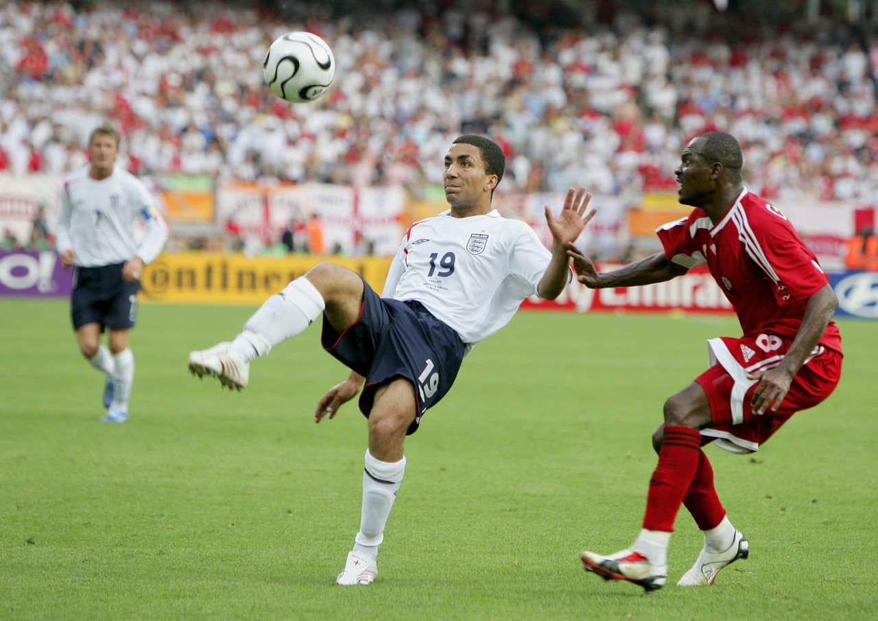 El regate y la aceleración de Lennon lo convertían en un jugador único para estándares ingleses. No obstante, ni siquiera en sus buenas temporadas en el Tottenham se afianzó como titular indiscutible.