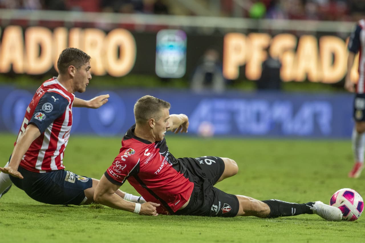 En la segunda parte no se notó para nada la superioridad numérica de un muy timorato cuadro rojinegro.