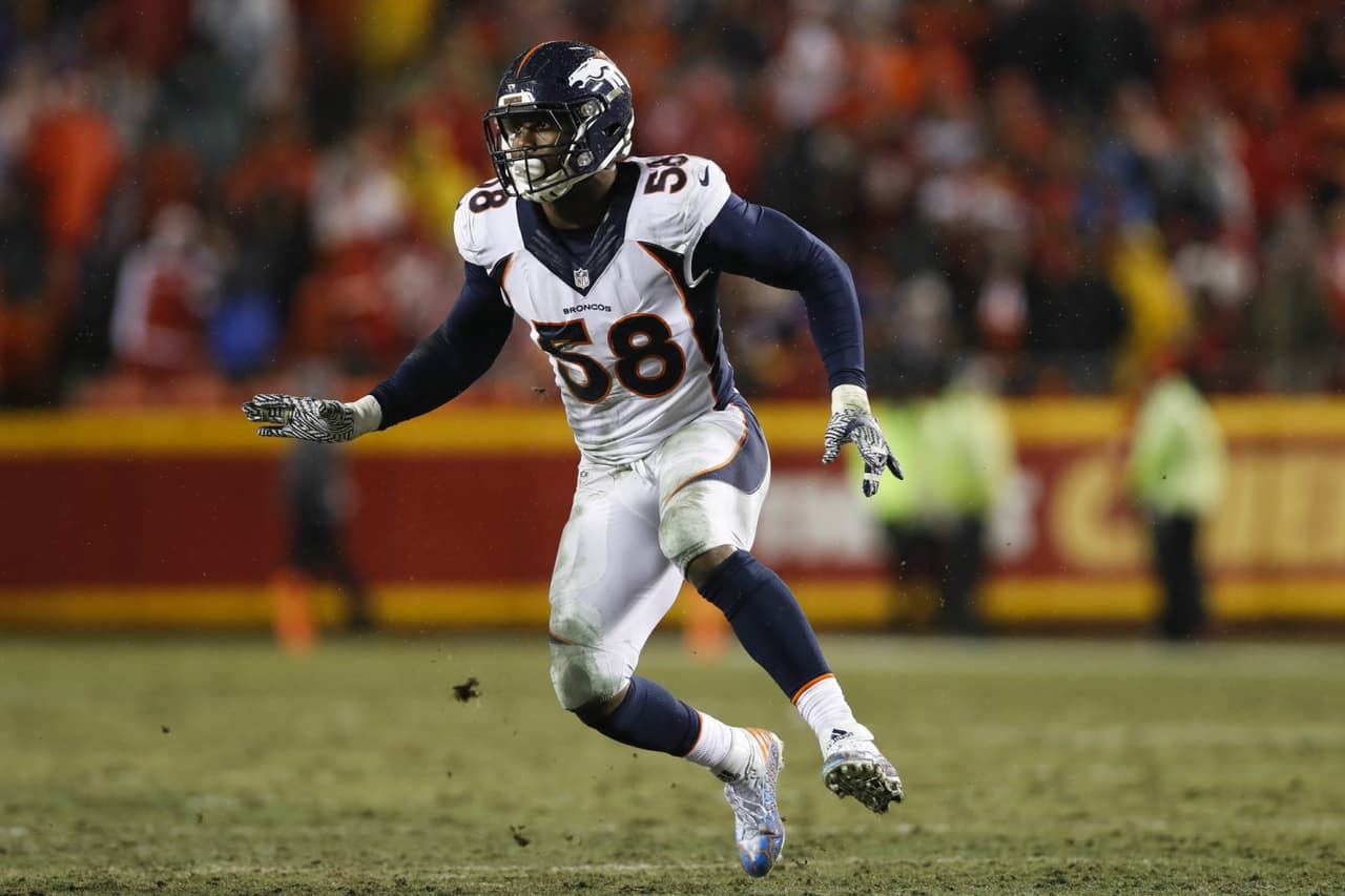 6. Los 
<a href="http://www.univision.com/deportes/nfl/green-bay-packers/" target="_blank">Denver Broncos</a> no pudieron refrendar su título, pero por rendimiento su defensa no desmereció, especialmente el linebacker 
<b>Von Miller</b>, el líder de esta unidad.