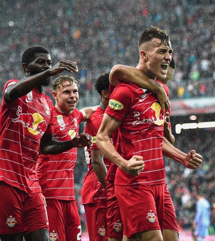 RB Salzburg se queda con la victoria en partido amistoso contra el Barcelona con marcador de 2-1. Al minuto 43', Luka Sucic abrió el marcador para los locales y, al filo del partido, Martin Barithwaite sumó el primer tanto para el equipo culé, sin embargo ya al minuto 90 del encuentro, Brenden Aaronson sentenció la derrota para los de Koeman.