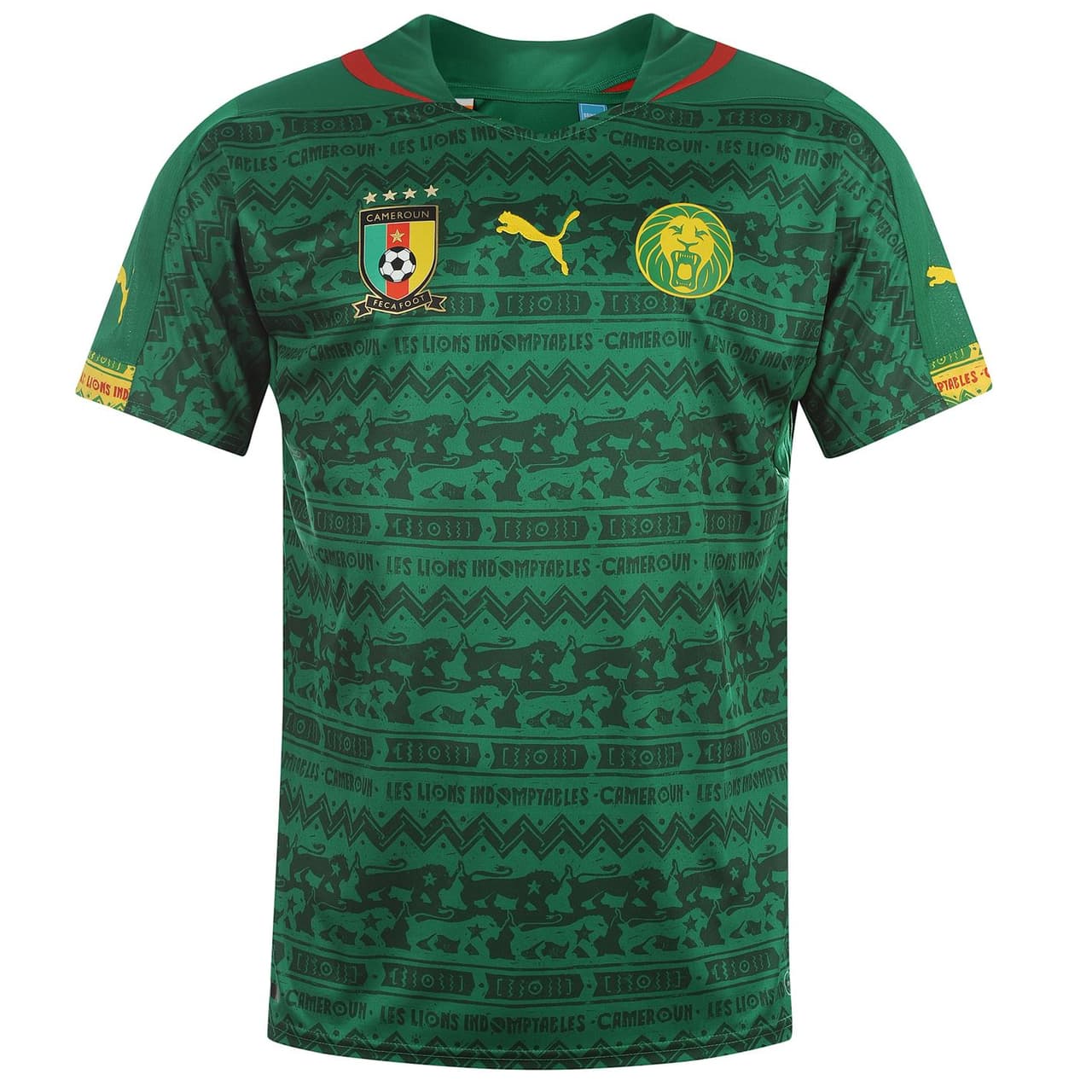 La selección de 
<b>Camerún </b>siempre ha sido una de las consentidas de la marca alemana Puma, que para el Mundial de Brasil 2014 la vistió con esta playera. "Los leones indomables" dice en en el fondo con unas figuras típicas de su cultura.