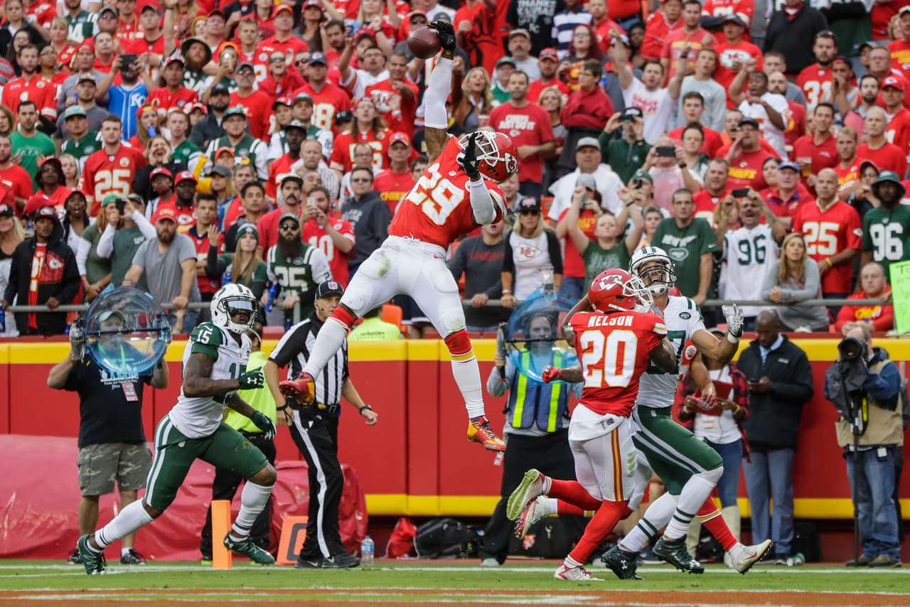 KANSAS CITY, MO - SEPTEMBER 25: Strong safety Eric Berry #29 of the Kansas City Chiefs bats down a pass from the New York Jets at Arrowhead Stadium during the game on September 25, 2016 in Kansas City, Missouri. (Photo by Jamie Squire/Getty Images)