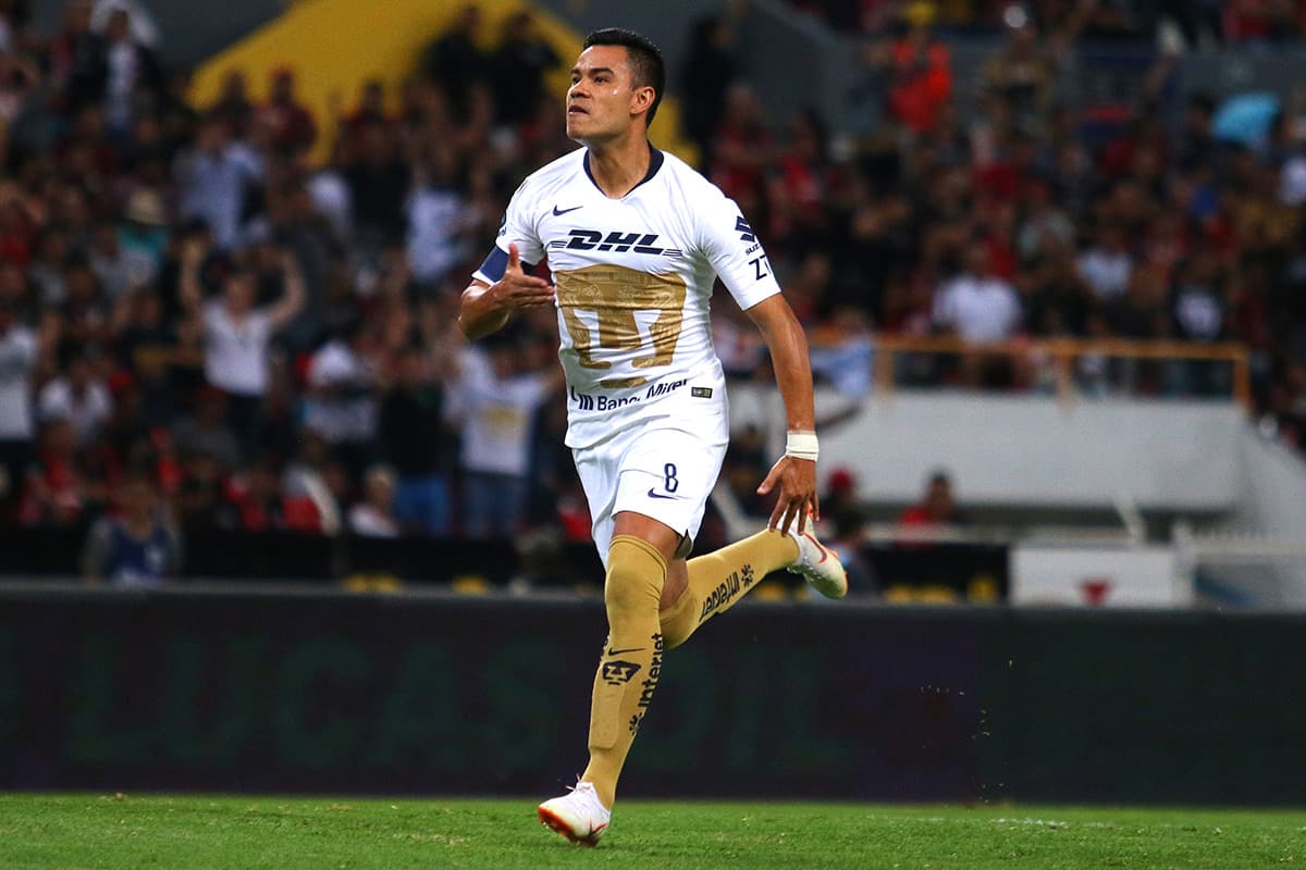 Las cosas mejoraron aún más para los visitantes, gracias al gol del mediocampista Pablo Barrera que significó el 2-0 de Pumas en el Estadio Jalisco de Guadalajara.