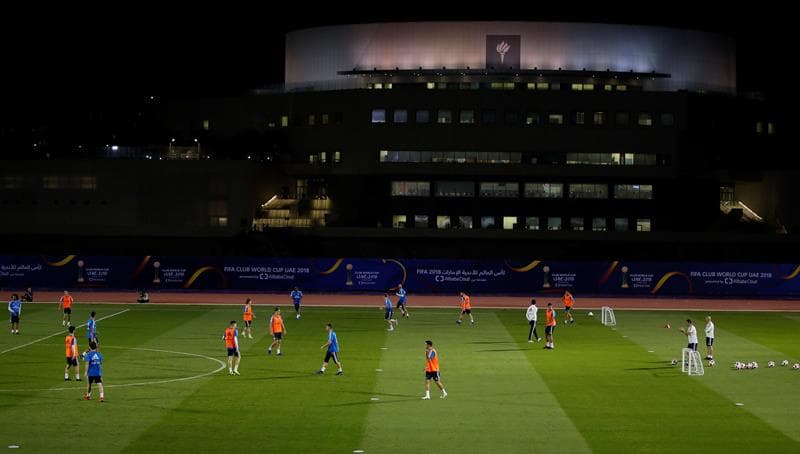 Real Madrid realizó su primera práctica en Abu Dhabi antes de la Semifinal del Mundial de Clubes contra Kashima Antlers, que eliminó a Chivas de Guadalajara y contra el que quiere evitar sorpresas.