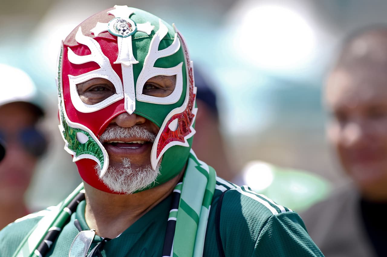 La alegría mexicana se tomó los alrededores del estadio Rose Bowl en la previa del partido de despedida en Estados Unidos contra Gales, con miras a definir el grupo de 23 jugadores para el Rusia 2018.
