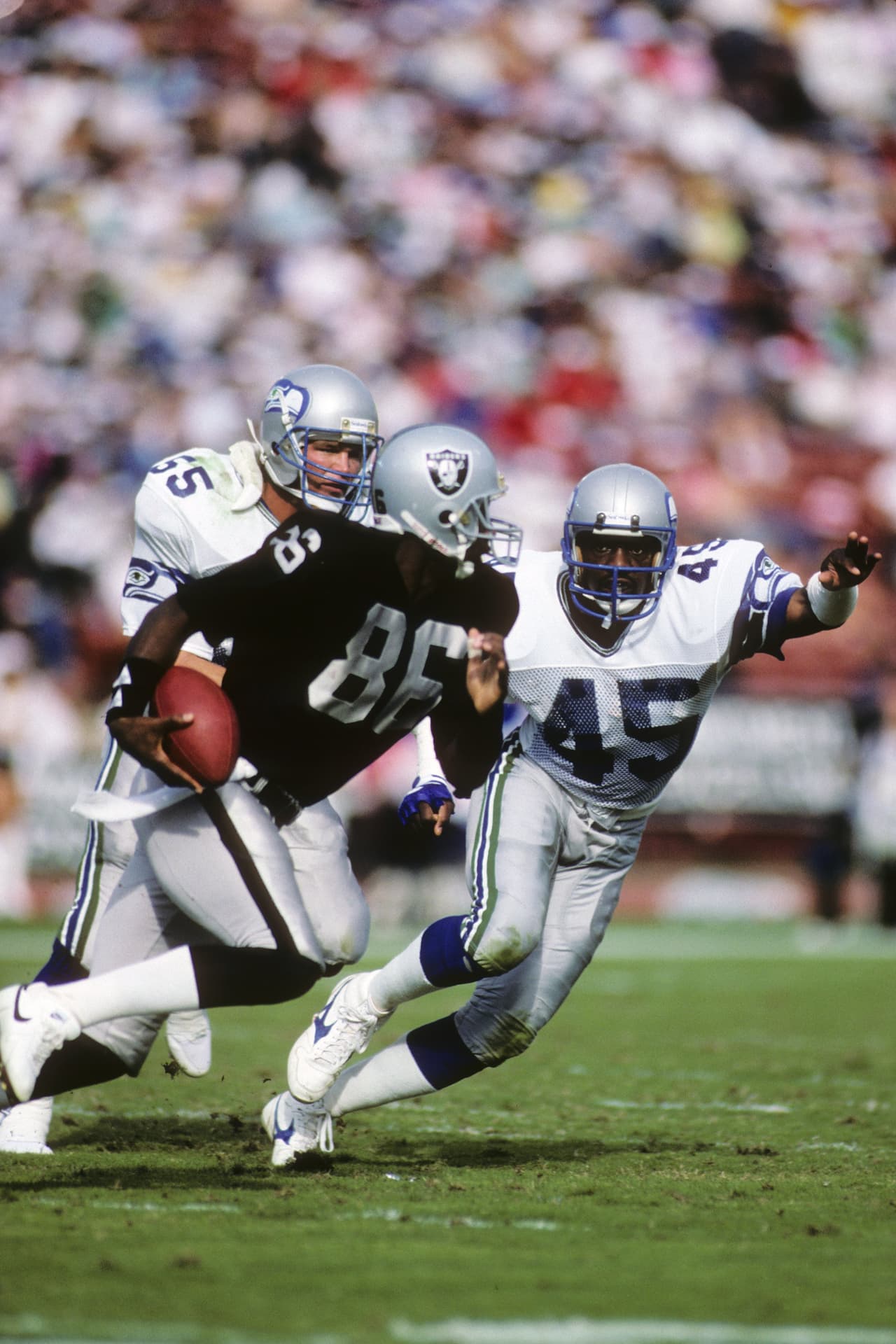 Fue nombrado el Mejor Novato Defensivo en su año de debut en la Liga gracias a su forma intimidante de entender la defensa.