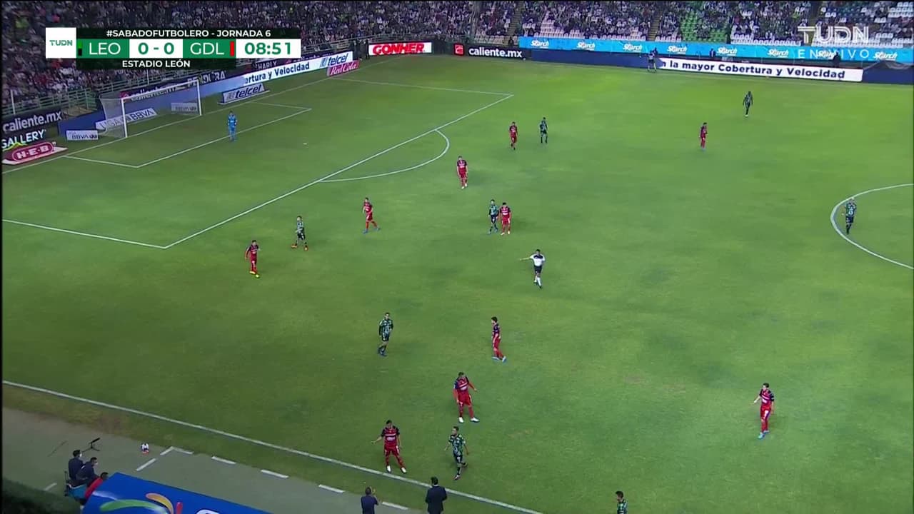 ¡TIRO ATAJADO! disparo por Elías Hernández.