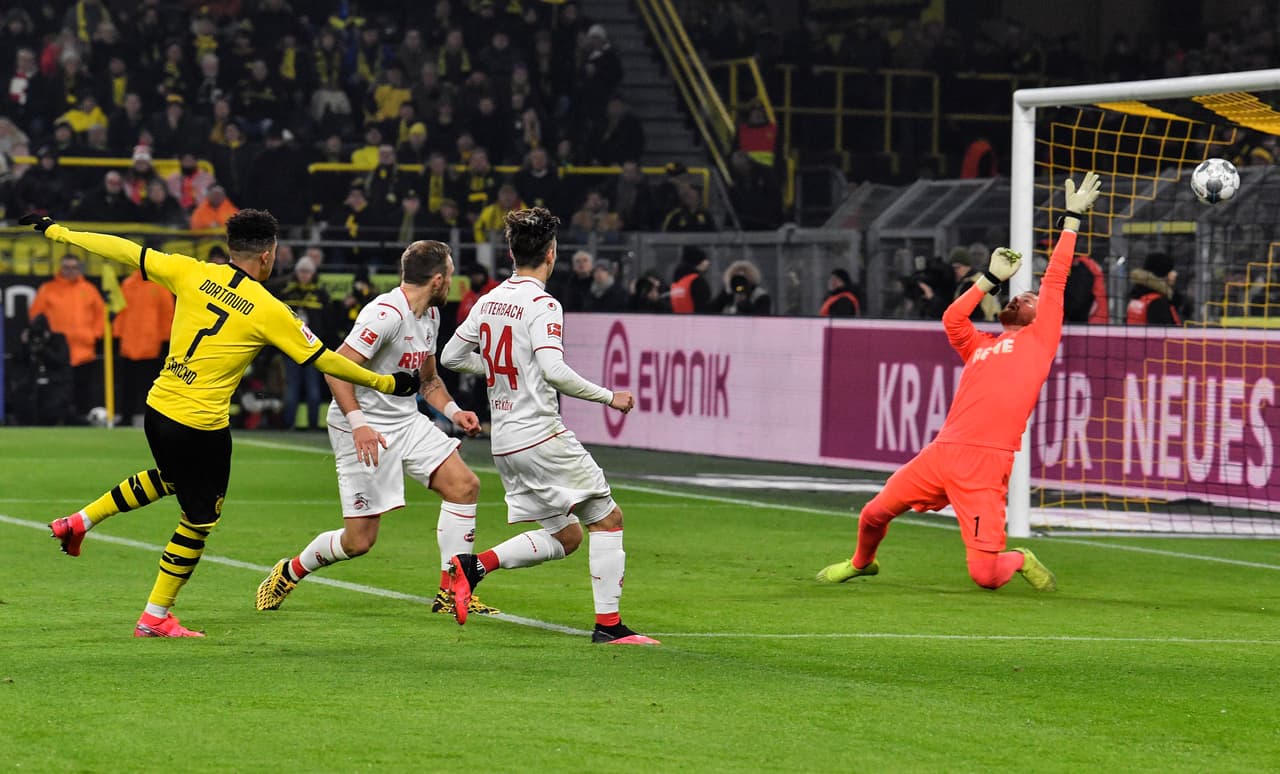 Guerreiro (1’), Reus (29’) y Sancho (48’) marcaron los primeros tres goles. Uth (65’) descontó para Köln y Haaland (77’, 87’) selló el marcador. Dortmund llegó a 36 puntos en la cerrada cima de la Bundesliga.