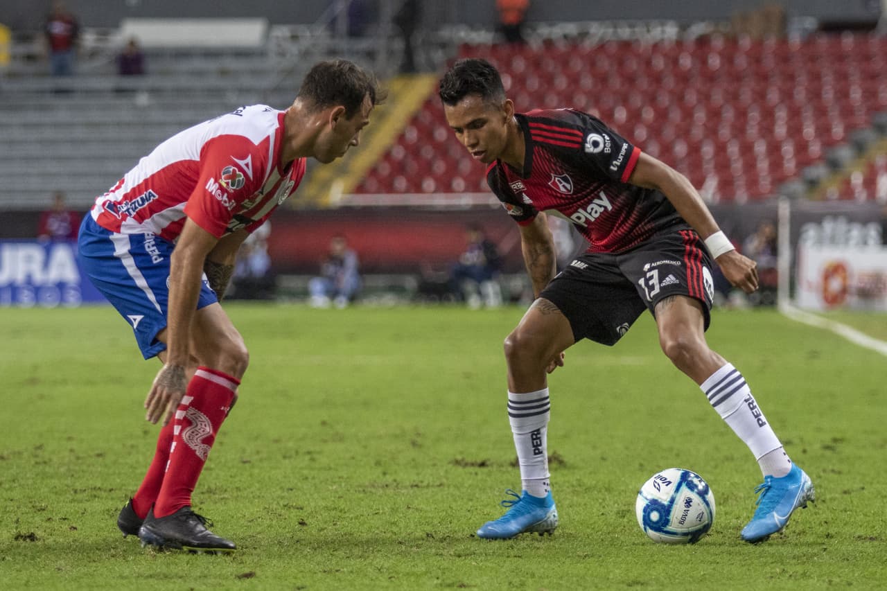 Con goles de Juan Castro al minuto 61 y Nicolas Ibañes al 90+3, el Atlético san Luis gana y pone en problemas al Atlas.
