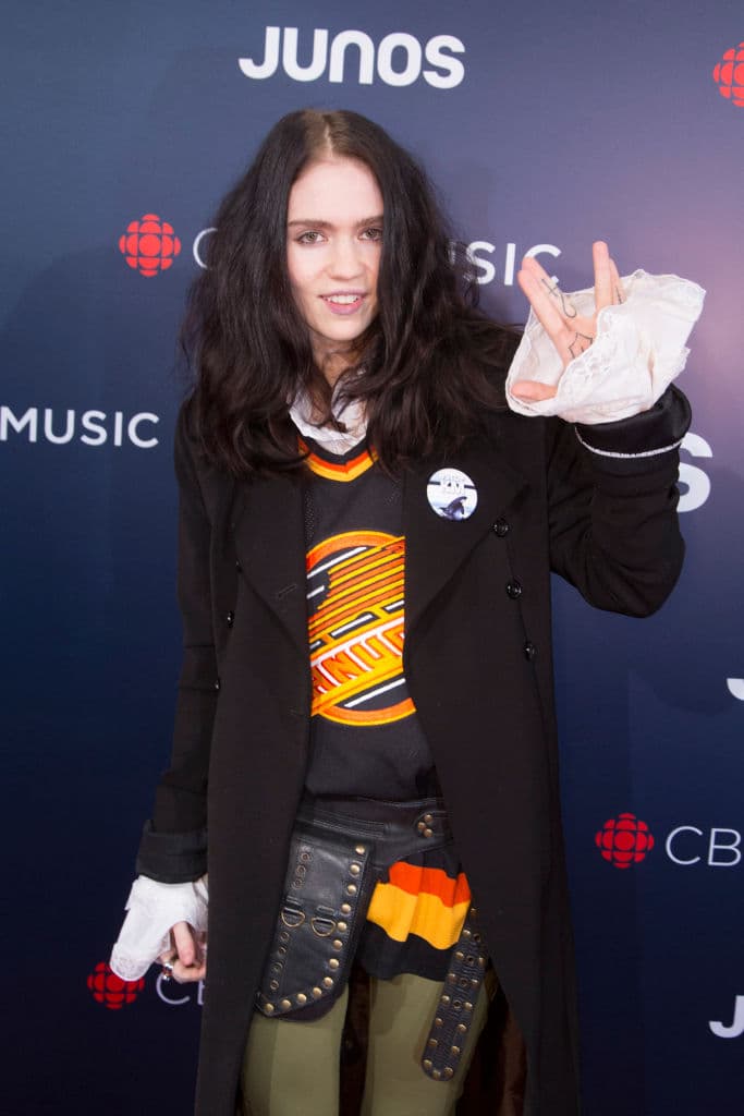 “Se debe, principalmente, a que mi trabajo en SpaceX y Tesla me obliga a estar prioritariamente en Texas o viajando al extranjero y su trabajo es en su mayoría en Los Ángeles”, dijo Musk.