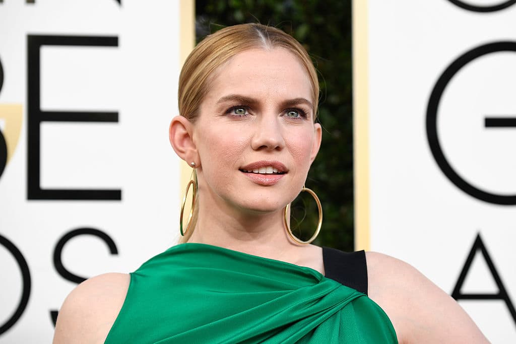 Esta serie se basa en las hazañas de la vida real de Anna Delvey (también conocida como Anna Sorokin).