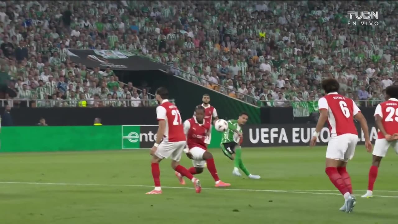 ¡Qué cerca se quedó el Betis! Tremenda jugada de los verdiblancos para poner el primer gol