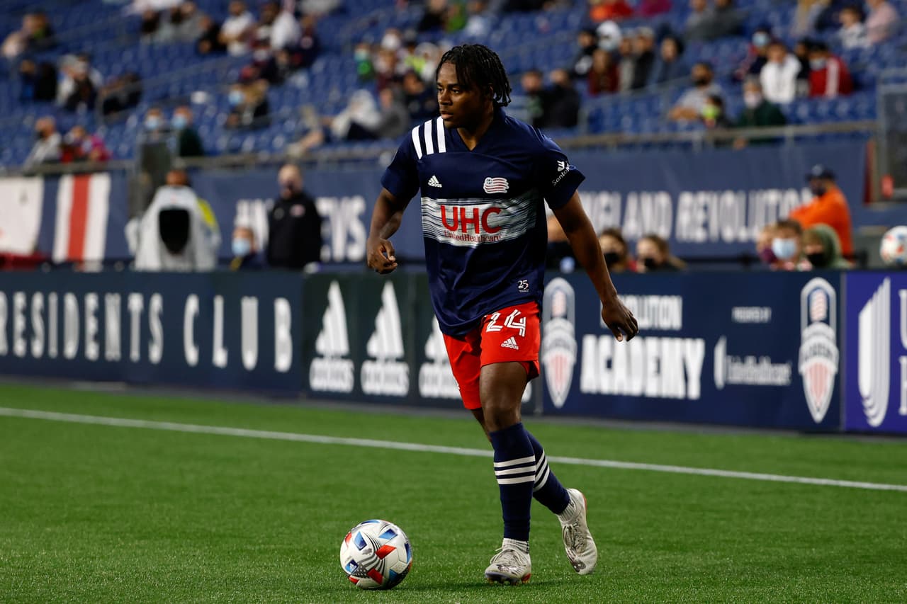 Dejuan Jones marcó uno de los tantos del triunfo 3-2 de New England Revolution sobre New York Red Bulls. El conjunto de Nueva Inglaterra se mantiene como líder de la Conferencia Este.