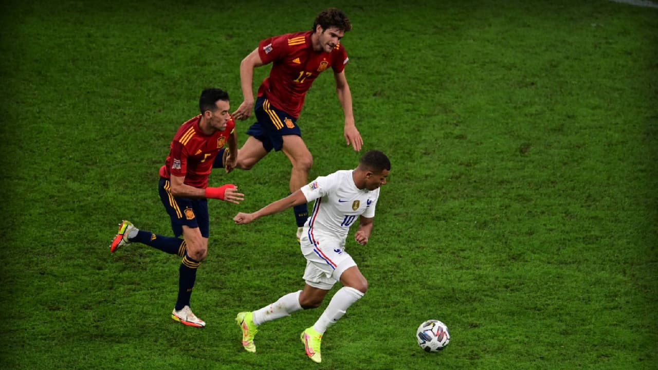 Busquets cuestiona el arbitraje tras gol de Mbappé en fuera de lugar