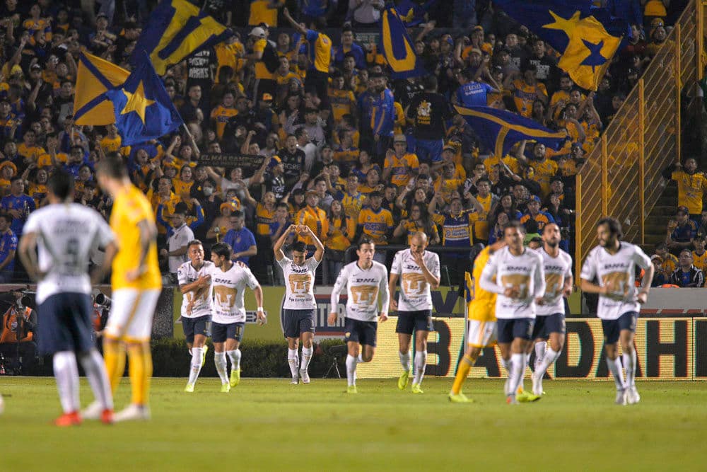 Corrían apenas 8 minutos del partido y ya los visitantes estaban salliéndose con la suya, ahora Tigres, por su posición en la tabla general, estaba obligado a buscar dos anotaciones.