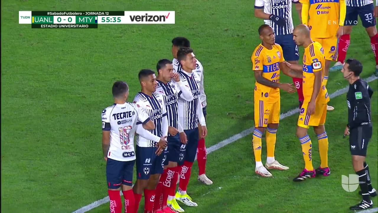 ¡TIRO ATAJADO! disparo por André-Pierre Gignac.