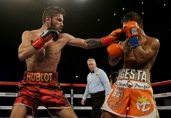 INGLEWOOD, CA - JANUARY 27: Jorge Linares (L) of Venezuela throws a left hand at Mercito Gesta during their bout at The Forum on January 27, 2018 in Inglewood, California. (Photo by Jeff Gross/Getty Images)
