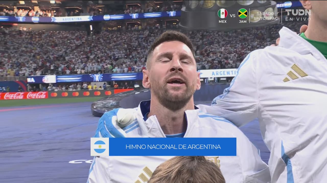 ¡Grandioso! Suenan los himnos de Argentina y Canadá