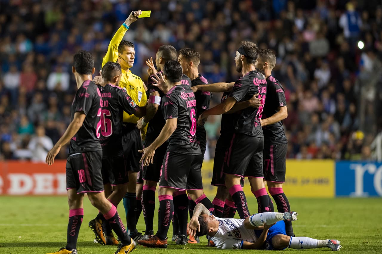 La constante del encuentro fueron los reclamos sobre Erick Yair Miranda por sus polémicas marcaciones durante los 90 minutos.