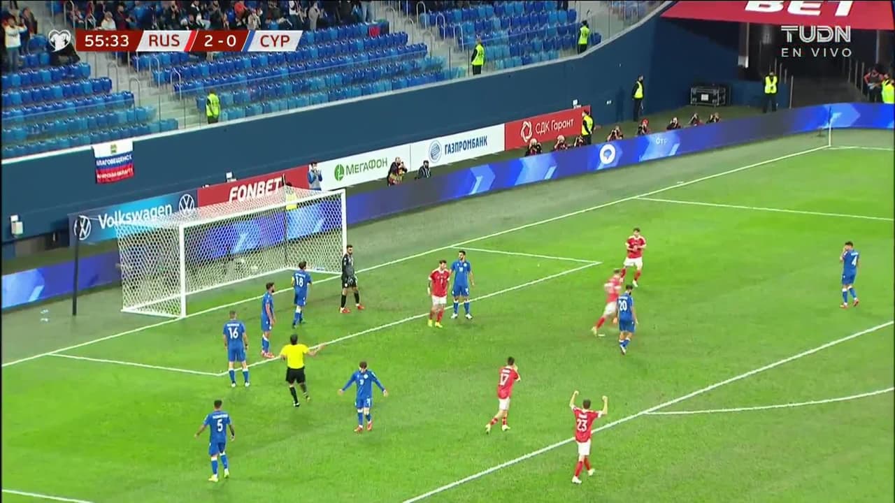 ¡GOL!  anota para Rusia. Andrey Mostovoy