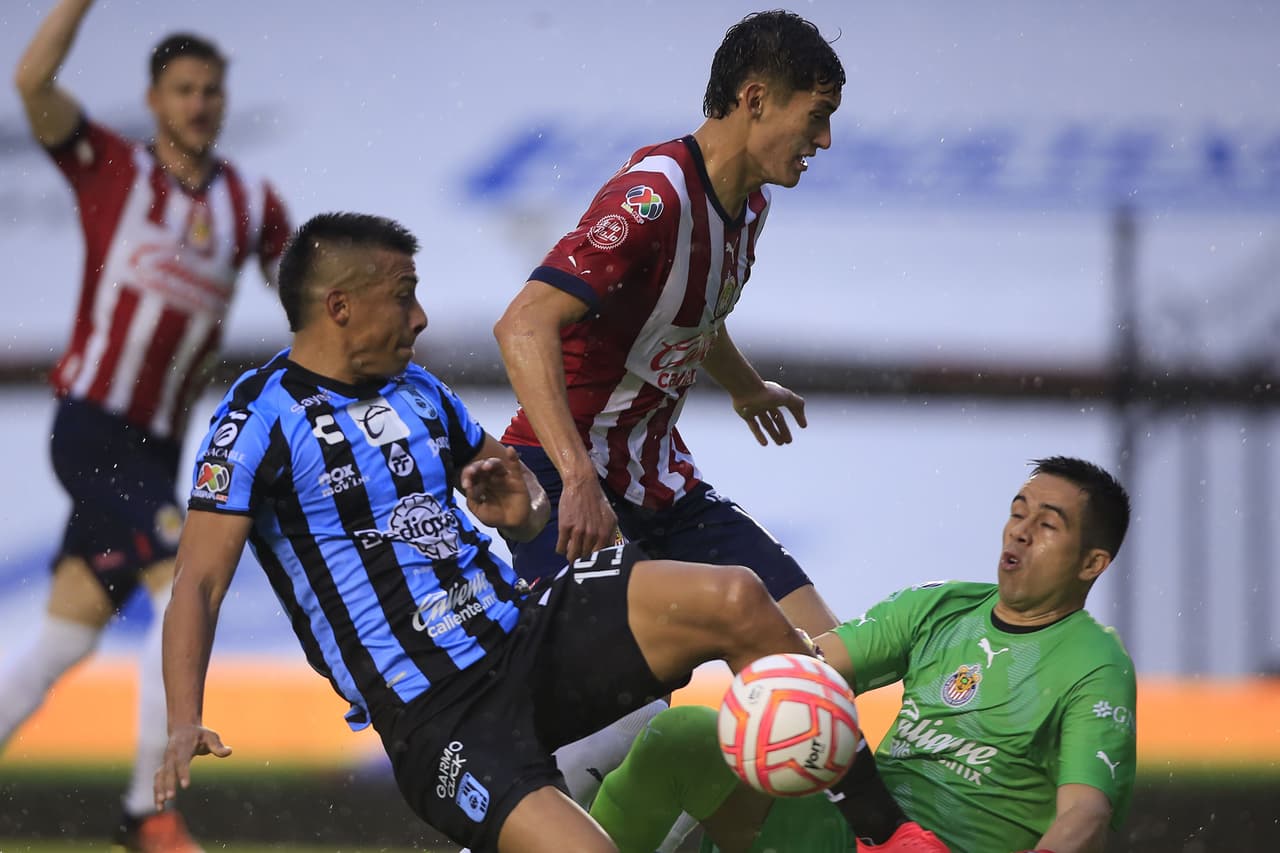 Chivas sigue sin ganar en el Apertura 2022 pese a los goles de Pérez-Bouquet y Alexis Vega, suma 4 empates y dejó ir una gran oportunidad para salir del irregular bache, mientras que los Gallos Blancos tampoco lograron salir del fondo de la tabla general.